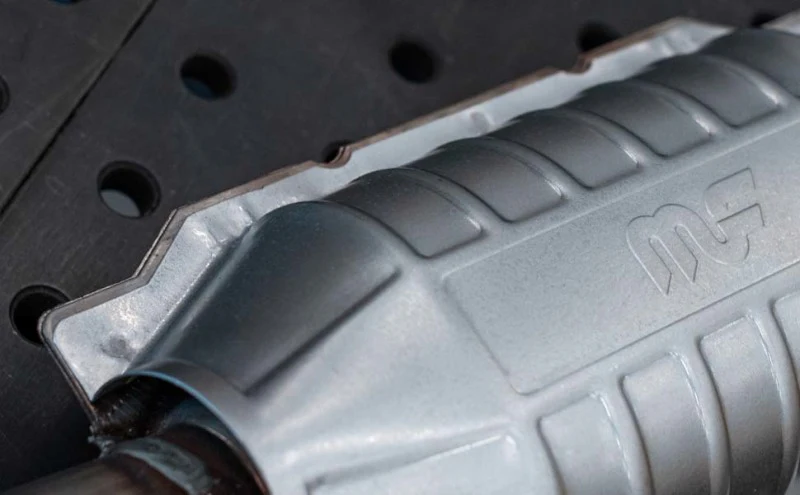 MagnaFlow Conv Univ 2.25in Inlet/Outlet Center/Center Round 11in Body L x 5.125in W x 15in Overall L - Image 44